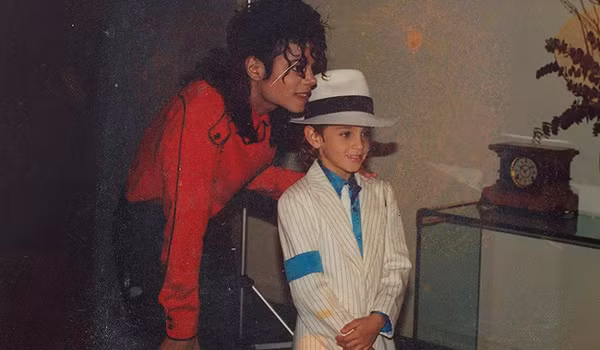 Nan nhan bi lang quen trong vu au dam cua Michael Jackson: Tha thu cho than tuong