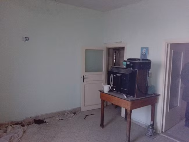 Nội thất không có gì đáng chú ý vì chúng là những căn nhà bỏ hoang.