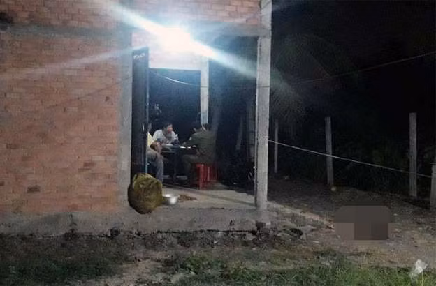 Thiếu nữ 16 tuổi ra đầu thú khai giết mẹ ruột Thieu nu 16 tuoi ra dau thu khai giet me ruot