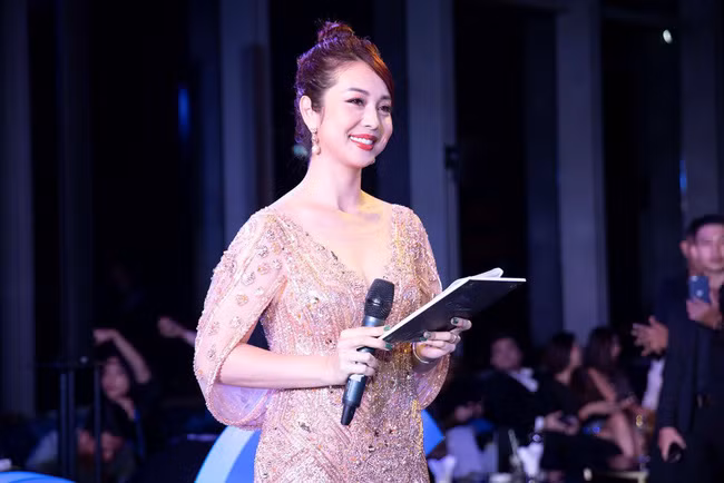 Jennifer Pham lo than hinh day da sau khi ngat xiu tai su kien