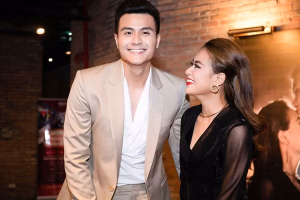 Lo bang chung khang dinh Hoang Thuy Linh va Vinh Thuy da chia tay?