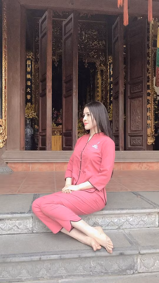 Thu Dung dap tra gay gat khi bi noi len chua cau khach-Hinh-2