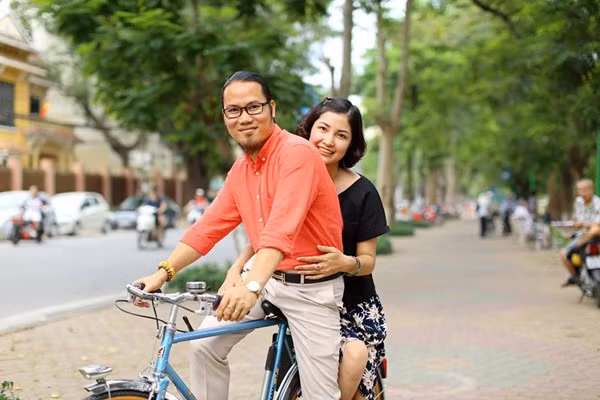 Nghệ sĩ hài Vượng Râu cho hay niềm hạnh phúc của anh là gia đình yêu thương nhau. Khán giả hâm mộ Vượng Râu ngoài những vai diễn còn vì chính hình ảnh mái ấm hạnh phúc của anh. Ngoài ra, nam diễn viên còn sở hữu khối tài sản đáng mơ ước với căn biệt phủ Thiên Trường Vọng Phủ trị giá hàng chục tỷ đồng xây dựng từ năm 2012.