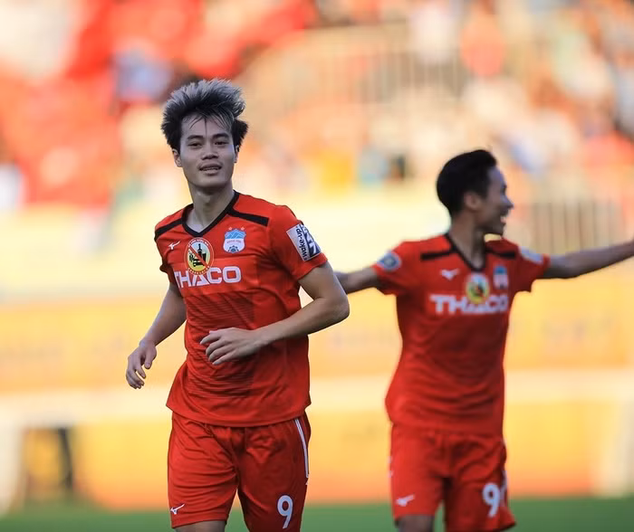 Tranh cai Van Quyet hay nhat V.League 2019 du kem xa Van Toan-Hinh-2