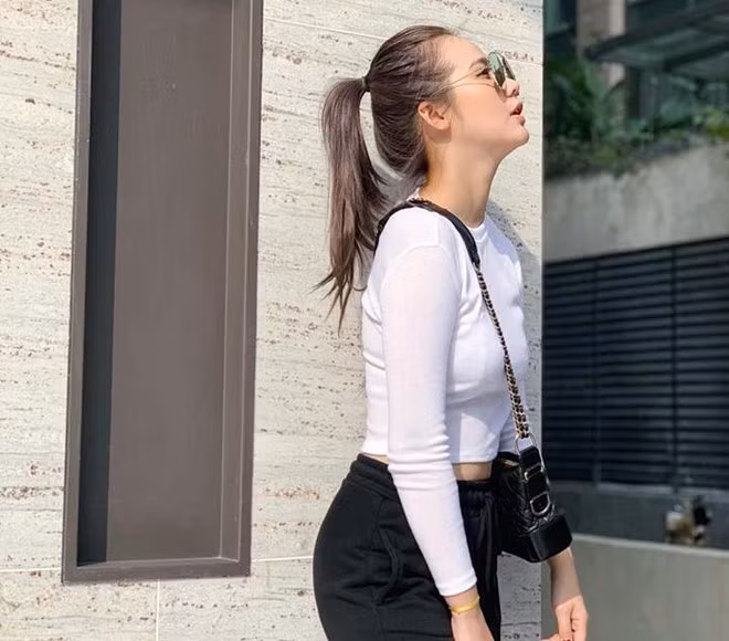 Ngoài công việc chính là diễn viên, 9X còn đầu tư kinh doanh nhiều lĩnh vực khác nhau như mỹ phẩm, nhà hàng.