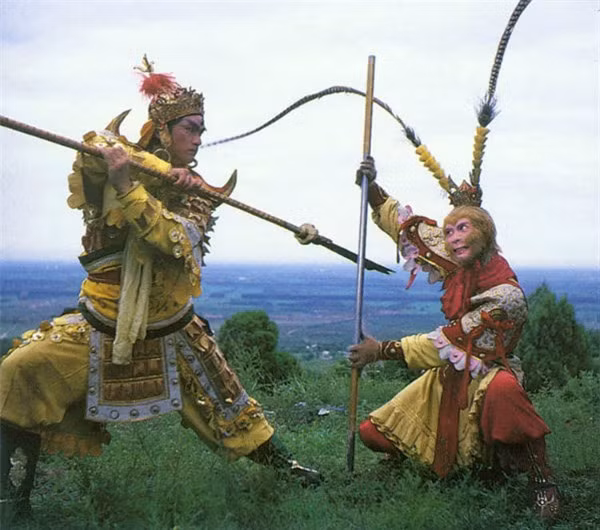 Tiet lo soc ngat ve 2 bo ao giap cua Ton Ngo Khong-Hinh-2