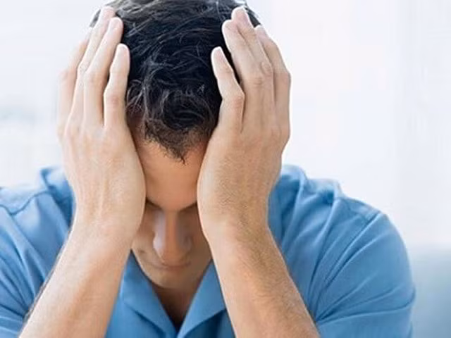 Cụ ông 70 tuổi đi khám rối loạn cương dương vì ham muốn quá độ Cu ong 70 tuoi di kham roi loan cuong duong vi ham muon qua do