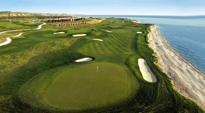 Verdura còn nổi tiếng với các giải đấu golf, môn thể thao ưa thích của giới thượng lưu.