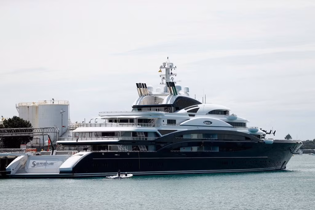 Hoàng tử Ả Rập Saudi Mohammed bin Salman là chủ sở hữu của du thuyền Serena dài 134 m này. Theo ước tính, con tàu có giá trị khoảng 500 triệu USD. Ảnh: Phil Walter/Getty.