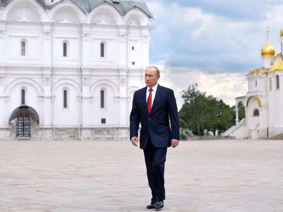 Từ năm 1991, Điện Kremlin được chọn làm nơi ở và làm việc chính thức của tổng thống Nga. Nhưng trên thực tế, ông Putin hiếm khi nào sống tại đây. Ngôi nhà hiện nay của ông nằm ở khu Novo-Ogaryovo thuộc phía tây thủ đô Moscow. Ảnh: Getty.