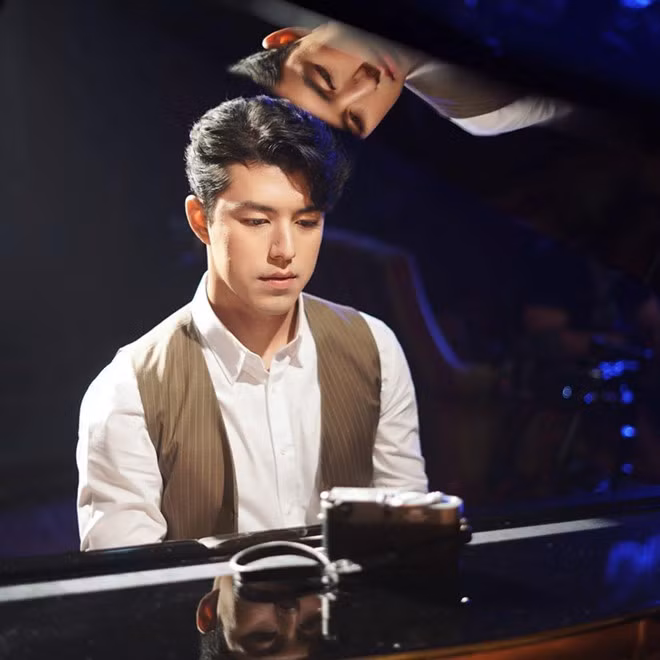 Ngoài tài năng và nhan sắc nổi bật, Nine còn chinh phục khán giả, đặc biệt là fan nữ nhờ khả năng ca hát và chơi nhạc cụ điêu luyện.