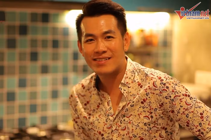  Nam ca sĩ Hồ Trung Dũng đã mua căn hộ này khoảng 8 tỷ đồng. Tuy nhiên, lúc mới nhận nhà, căn hộ này hoàn toàn chỉ có một màu trắng. Nam ca sĩ cảm thấy màu trắng không phải là mình nên thay đổi toàn bộ, đến mức lúc nghiệm thu phía chủ đầu tư đã không nhận ra căn hộ ban đầu. Dù tự tay mua nguyên vật liệu và chủ động tiết kiệm nhưng chi phí sửa sang toàn bộ cũng tốn khoảng 1,3 – 1,4 tỷ đồng.