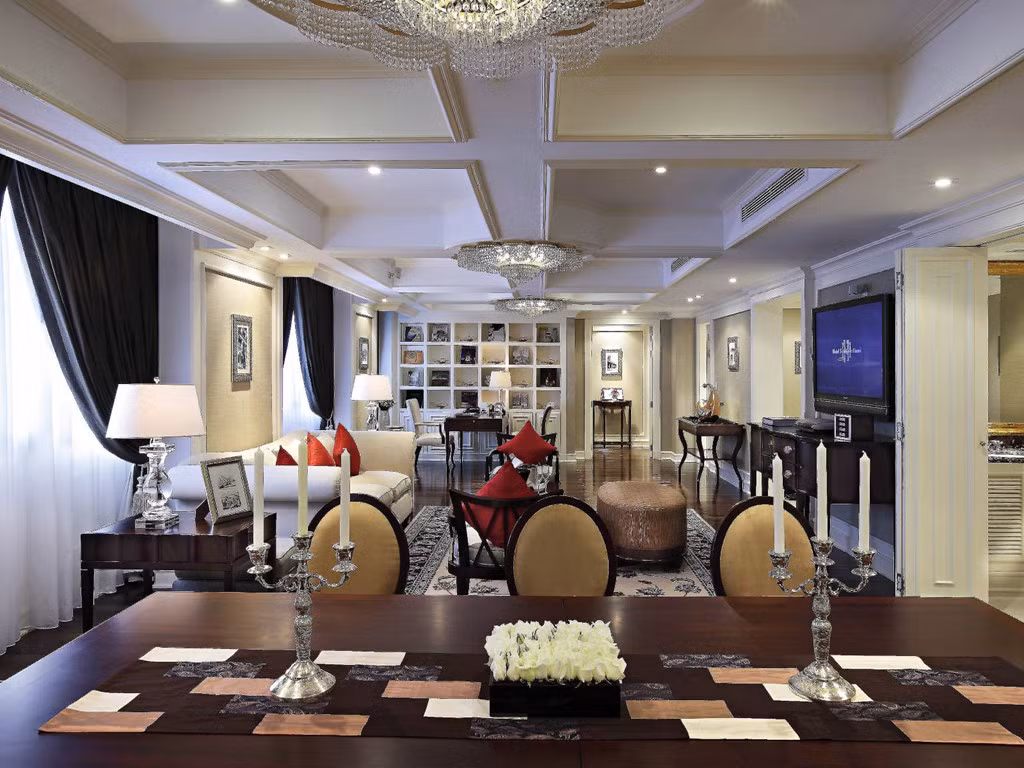 Thuộc khu Opera của khách sạn, Grand Prestige Suite rộng 176 m2 và được bài trí theo phong cách đương đại.