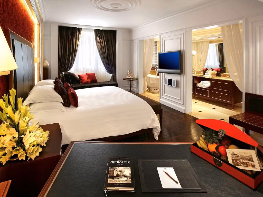 Mức giá phòng tổng thống của Sofitel Metropole là 4.538 USD/đêm. Phòng ngủ chính có thể thông sang phòng Grand Premium tùy theo yêu cầu với phụ phí riêng.