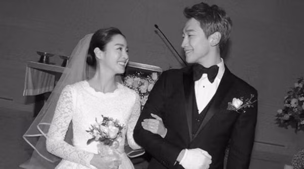 Thay Kim Tae Hee thang sau sinh con, lai buon cho Song Hye Kyo-Hinh-3