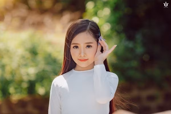 Đường nét khuôn mặt và đôi mắt to của Khánh Linh quả thực khiến nhiều người liên tưởng đến Hà Lan.