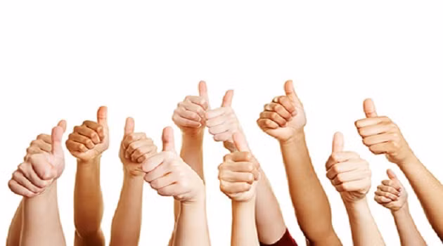 Nếu ngón tay cái dài hơn đốt đầu tiên của ngón trỏ, bạn là người tự tin nhưng đôi khi hơi tự kiêu, lạnh lùng và độc đoán, đôi khi chỉ vì lợi ích của cá nhân mà không từ thủ đoạn với người khác. Những người này không phải lo nghĩ về vật chất, tiền bạc nhưng họ lại thiếu thốn tình cảm.