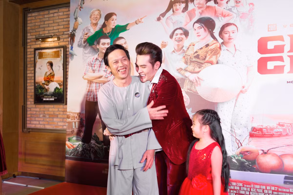 Hoai Linh an mac 