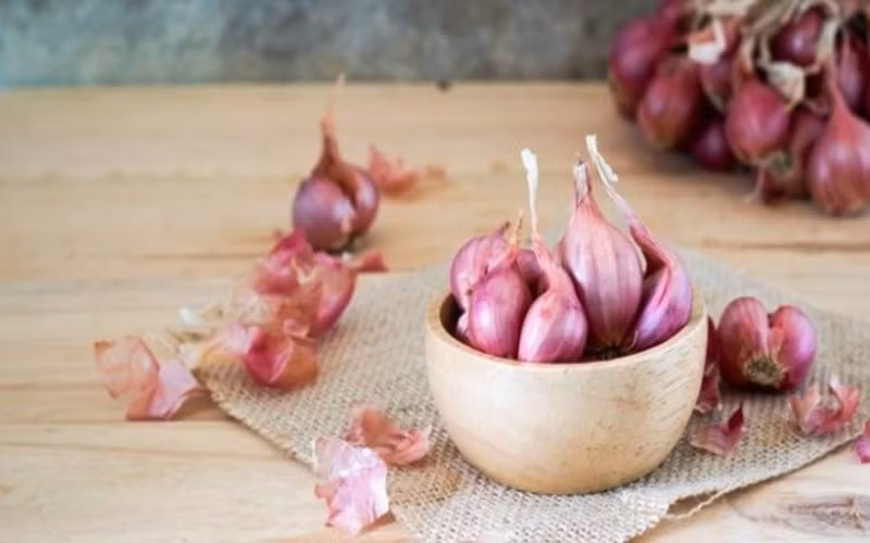 Tăng cương sức khỏe tim mạch: Không chỉ giúp kiểm soát cholesterol, hành củ còn giúp tăng cường sức khỏe tim mạch, ngăn ngừa chứng xơ vữa động mạch, bệnh tim mạch vành, đau tim và đột quỵ.