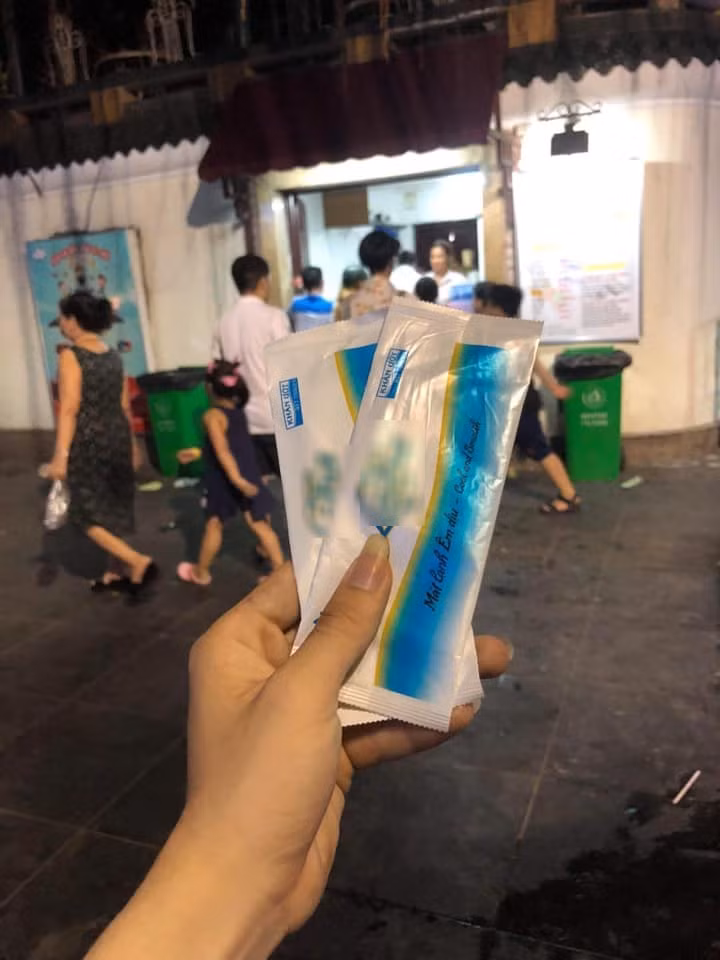 Cua hang kem noi tieng Ha Noi bi to thu them tien vo ly