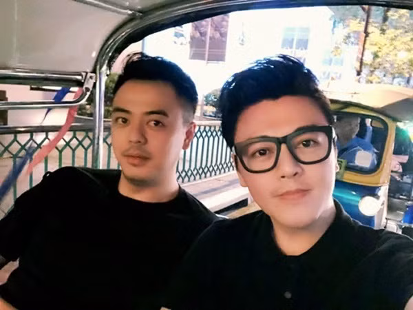 Nguoi anh ruot dien trai, giau co, thanh dat va doc than cua MC Tuan Tu