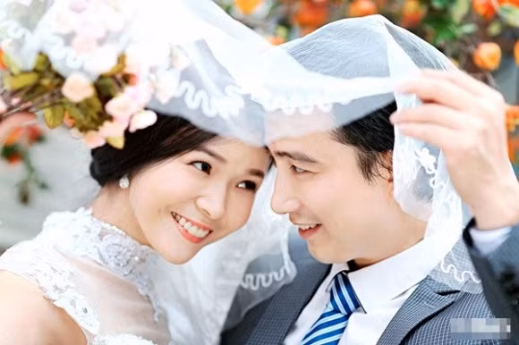 Cuoc song doi thuc cua anh chong nhu nhuoc trong 'Hoa hong tren nguc trai'-Hinh-2