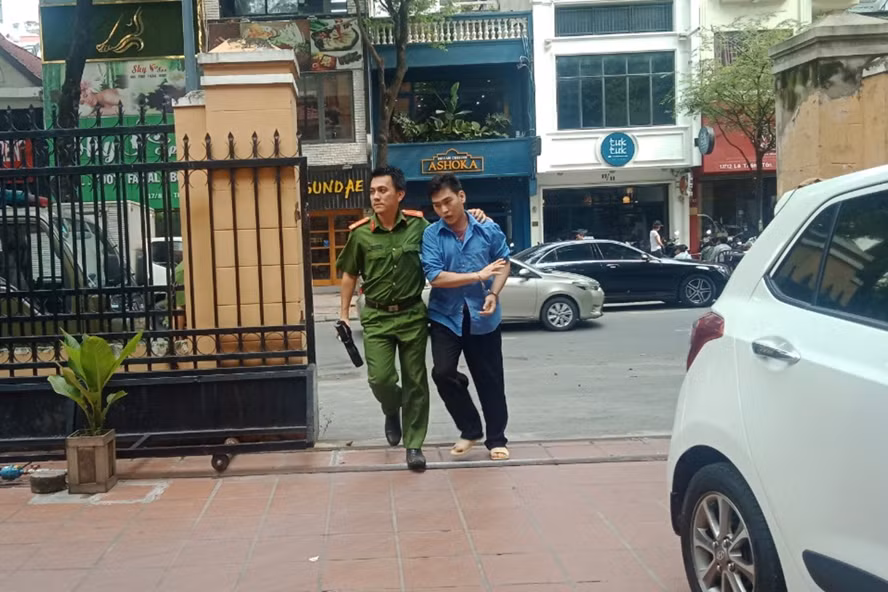 Dua doi tuong xam hai be gai o cong vien di giam dinh tam than