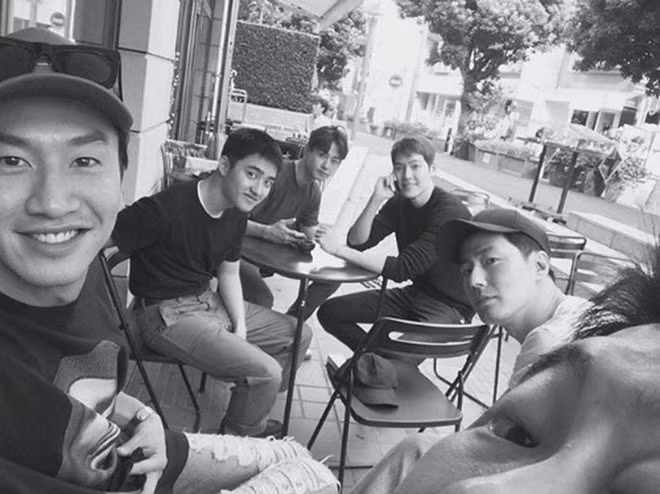 Hội anh em "hươu cao cổ" của Jo In Sung: Hạt nhân xây dựng lên nhóm bắt nguồn từ tình bạn giữa Jo In Sung và Song Joong Ki, sau đó, họ kết nạp các thành viên hợp tính, bất kể tuổi tác thông qua hoạt động diễn xuất. Hội này rất nổi tiếng trong làng giải trí Hàn Quốc vì bao gồm nhiều tên tuổi đình đám như Cha Tae Hyun, Bae Sung Woo, Jo In Sung, Kim Ki Bang, Song Joong Ki, Park Bo Gum, D.O. (EXO) và Kim Woo Bin.