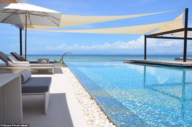 Resort đắt nhất thế giới đang mở cửa đón khách với mức giá là 100.000 USD/đêm (~2,3 tỷ đồng/đêm). Resort có tên Banwa Private Island. Diện tích của resort là hơn 6ha nằm ở Palawan, Philippines.