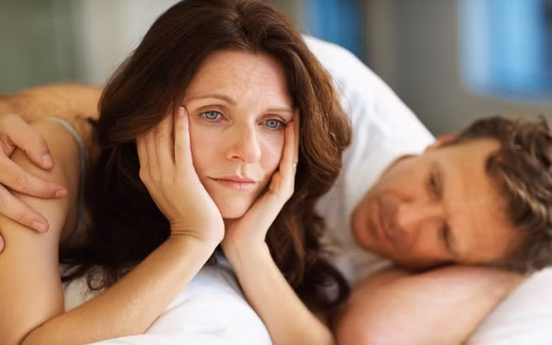 Mãn kinh: Ở thời kì này, estrogen bị suy giảm khiến thận bài tiết đào thải acid uric kém dẫn đến tăng nguy cơ bị bệnh gút.