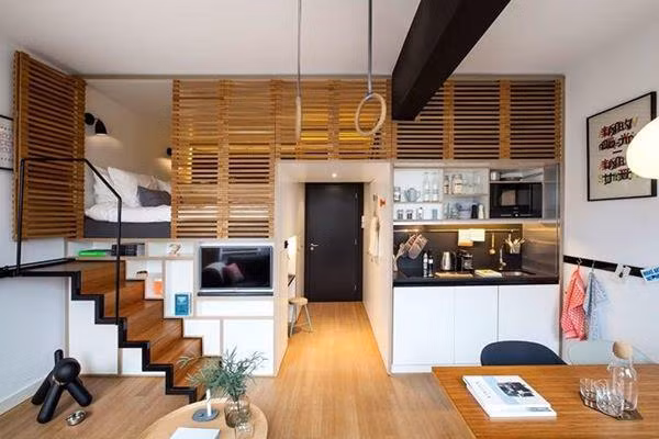 Căn nhà cấp 4 này có diện tích chưa đầy 30m2 nhưng lựa chọn thiết kế gác lửng thông minh làm không gian sinh hoạt, nghỉ ngơi nên dường như trở thành căn hộ tí hon đáng mơ ước cho cặp vợ chồng ít tiền.