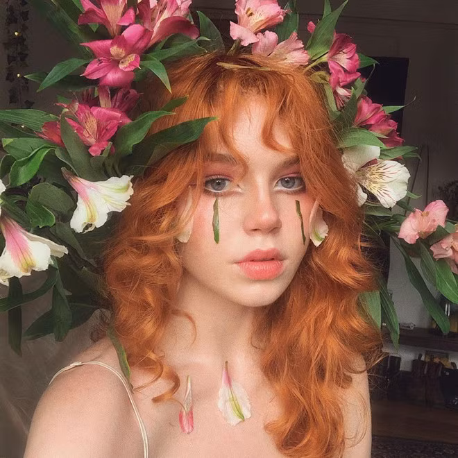 Hiện nàng thơ Ukraine có hơn 244.000 người theo dõi trên Instagram. Cô theo đuổi phong cách thanh lịch, sang trọng, gợi cảm.