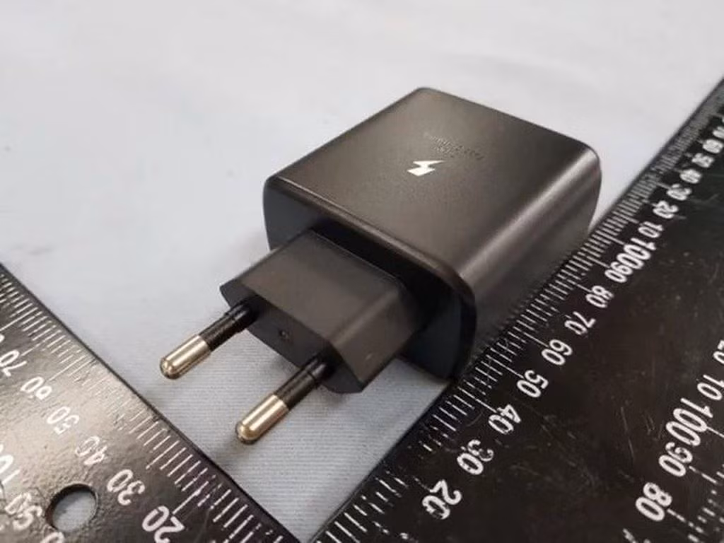 Hé lộ hình ảnh cục sạc nhanh 45W cho Galaxy Note 10, giá 56 USD He lo hinh anh cuc sac nhanh 45W cho Galaxy Note 10, gia 56 USD