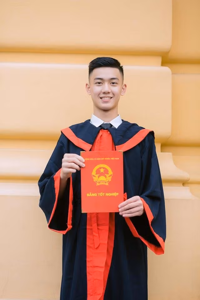 Phan Anh Tú bất ngờ khi nhận "bão" lời mời kết bạn trên mạng xã hội chỉ sau ít ngày. Ảnh: NVCC.