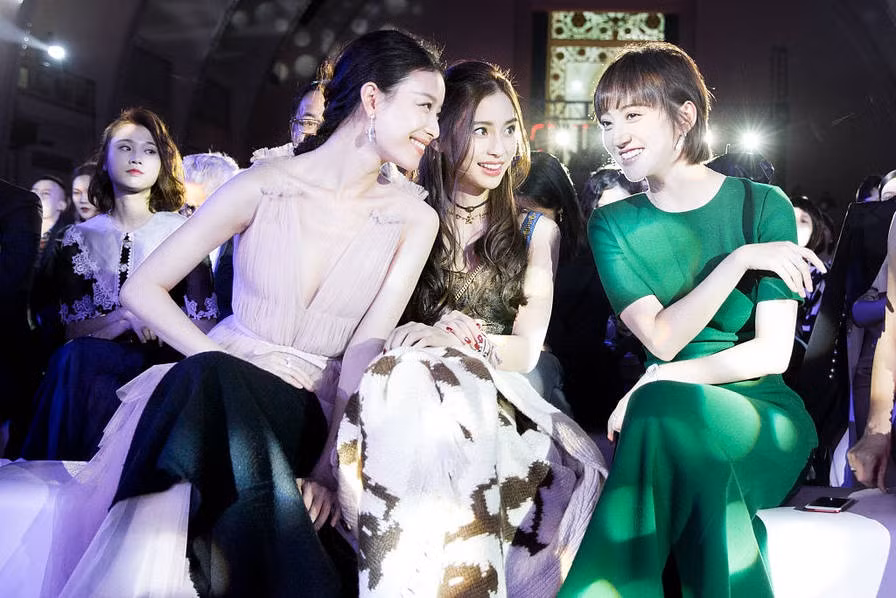 Doi chac tinh ai va hop dong sinh tu o showbiz