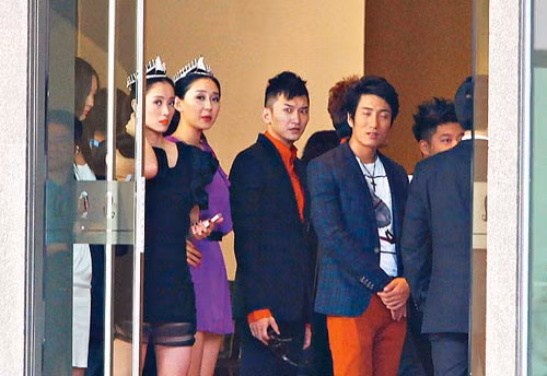Doi chac tinh ai va hop dong sinh tu o showbiz-Hinh-3