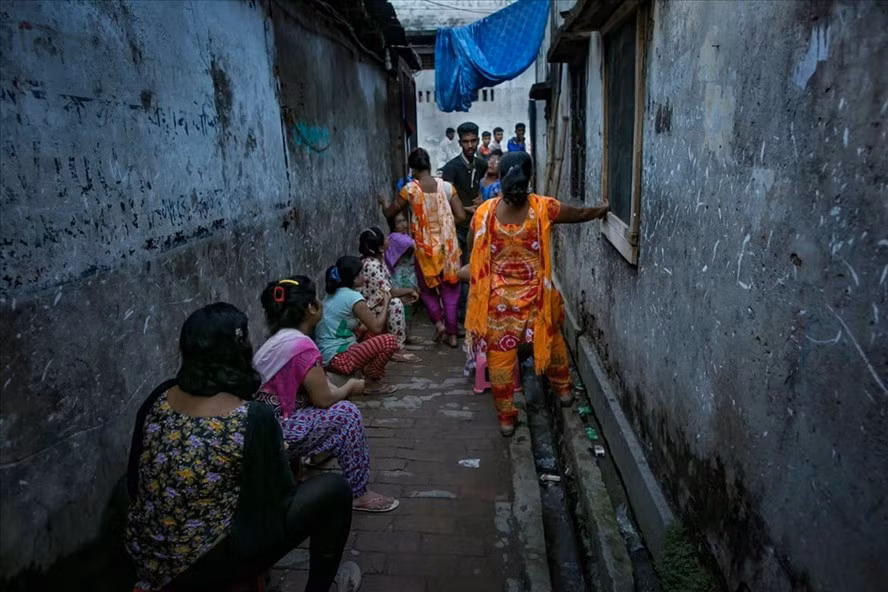 Bi kich cua nhung co gai bi ban vao nha chua o Bangladesh
