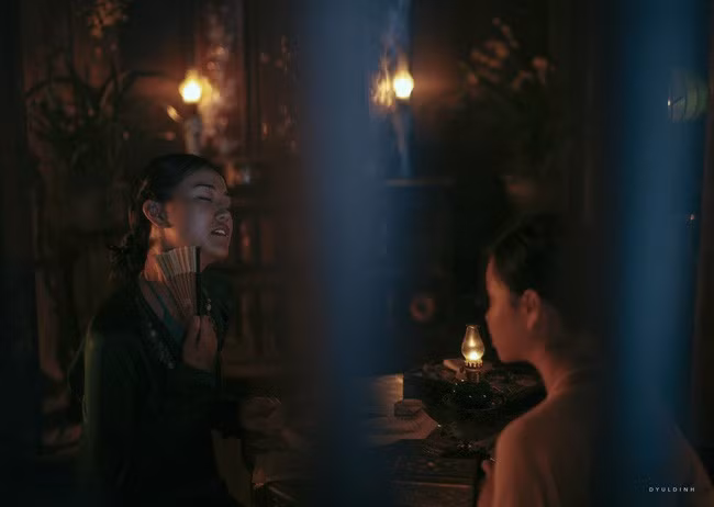 Chan dung nu dien vien 13 tuoi dong canh nong tao bao