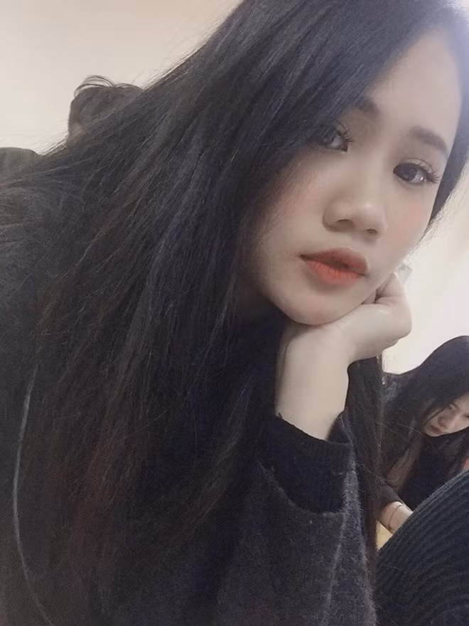 Trong bài phỏng vấn trước đó, Linh Nhi cũng chia sẻ, cô và ca sĩ Lam Trang rất hợp và thân thiết. Thậm chí, có những chuyện cô bé sinh viên năm nhất chỉ có thể tâm sự được với Lam Trang mà không thể nói được với bố.