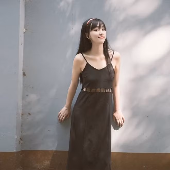 Dù vướng vào nhiều lùm xùm, hot girl sinh năm 1995 vẫn tiếp tục con đường nghệ thuật của mình nhưng không đạt được danh tiếng như ban đầu. Huang Cancan từng tham gia vào các bộ phim truyền hình như Summer's desire, Girl generation, Spicy hot in love...