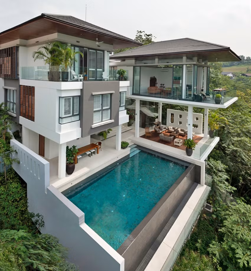 Tất cả các không gian sinh hoạt trong nhà hướng đến bể bơi lộ thiên nằm phía trước.