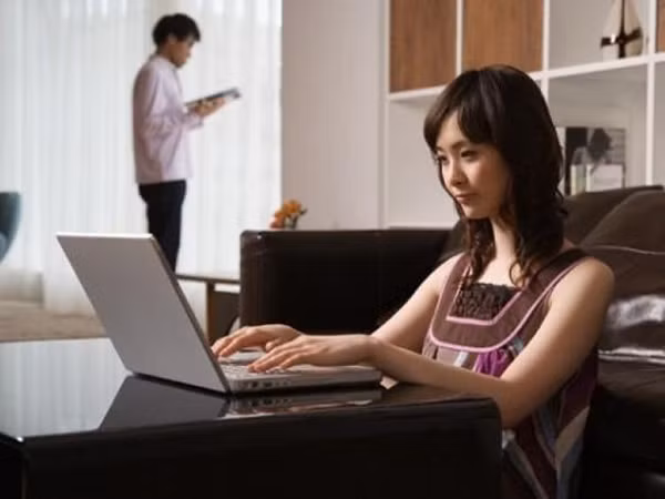 Lén lắp camera trong nhà, chồng phát hiện bí mật động trời của vợ Len lap camera trong nha, chong phat hien bi mat dong troi cua vo