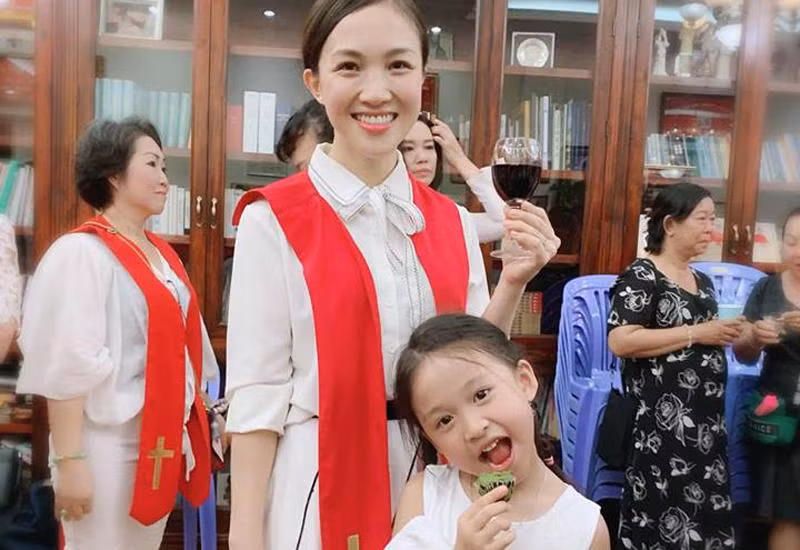 Ngam con gai Phan Dinh Tung 