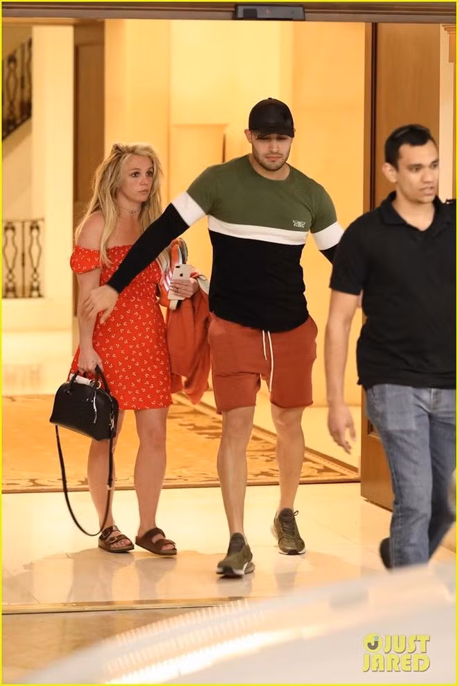 Britney Spears tieu tuy den dang thuong, chuyen gi dang xay ra?