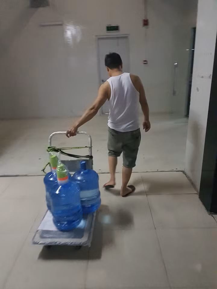 Nuoc may boc mui o Ha Noi: Dan so doc, do xo mua nuoc binh-Hinh-2