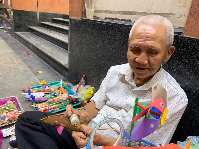 Chuyen doi cu ong danh 26 nam cuoc doi lam nghe... 