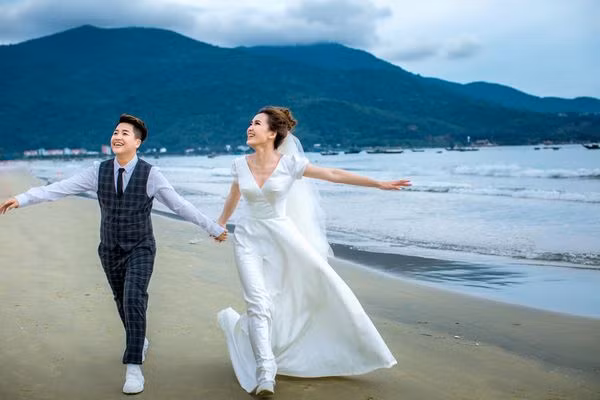 Được biết, hôn lễ của YunBin và Tú Tri sẽ được kéo dài trong 3 ngày, 20/7 (nhà gái), 21/7 (rước dâu) và 22/7 (nhà trai).
