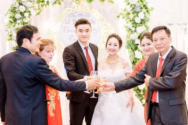 Đầu tháng 6 vừa qua, Thành An tổ chức hôn lễ với nữ xạ thủ Nguyễn Anh Tú. Anh được vợ đánh giá là chàng trai ga lăng, tình cảm và chu đáo với mọi người. Sau khi giành huy chương vàng ở SEA Games 30, anh chia sẻ muốn dành tặng danh hiệu này cho bà xã đang mang thai tại quê nhà.