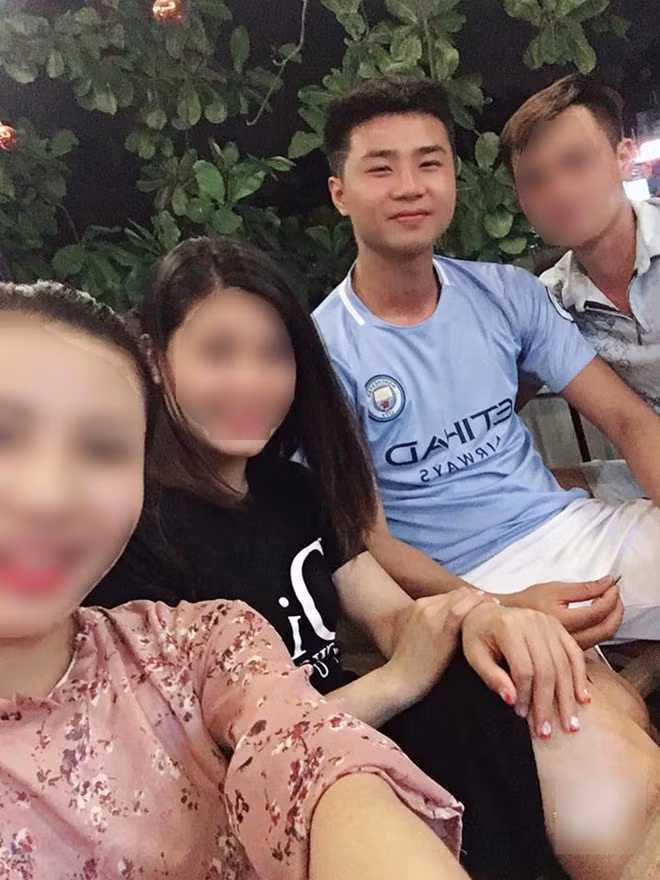 Là gương mặt mới được phát hiện, dân mạng hiện chưa có quá nhiều thông tin về Văn Toản. Anh chàng được khen có gương mặt hiền lành và nụ cười dễ mến. Ảnh: FBNV.
