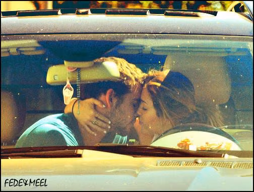 Tuy nhiên, chỉ một tháng sau đó, cánh săn ảnh bắt gặp Miley Cyrus và Liam Hemsworth trao nhau nụ hôn say đắm trên xe hơi riêng. Tháng 11/2010, cặp sao được cho là đã chia tay lần 2.